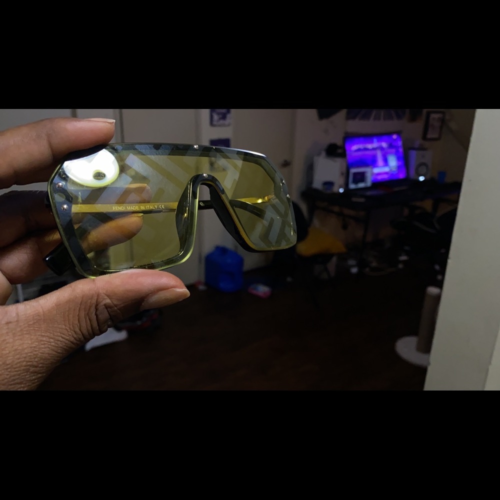 Fendi Sunglasses / Logo In Lens / Unisex